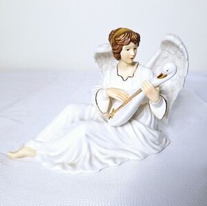 Grandeur Noel "The Heavenly Musician" Porcelain Angel figurine.